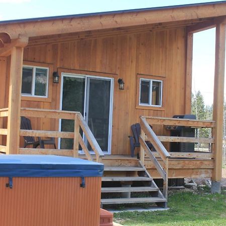 Kicking Horse Kabins Golden Exterior photo